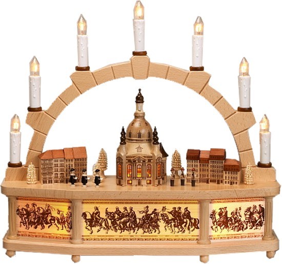 Schwibbogen mit Frauenkirche und H�usern beleuchtet, natur