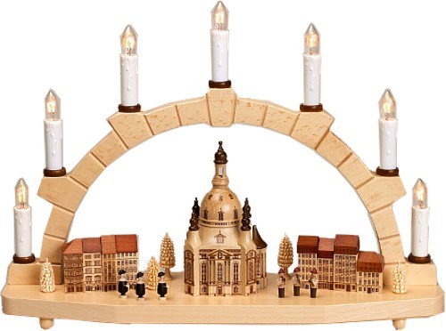 Schwibbogen mit Frauenkirche und H�usern 7Kerzen