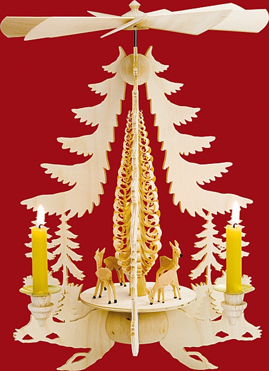 Kleine Pyramide geschnitzte Rehe Kleine Pyramide geschnitzte Rehe