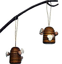 Bienenkorb mit Bienen Bienenkorb mit Bienen