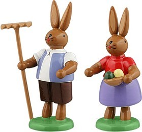 Hasenpaar mit Rechen und Schale Hasenpaar mit Rechen und Schale