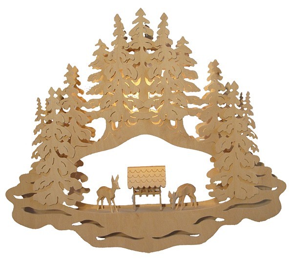 Fensterbild Wald, geschnitzte Rehe und Futterkrippe Fensterbild Wald, geschnitzte Rehe und Futterkrippe