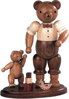 Bärenvater mit spielendem Kind Bärenvater mit spielendem Kind