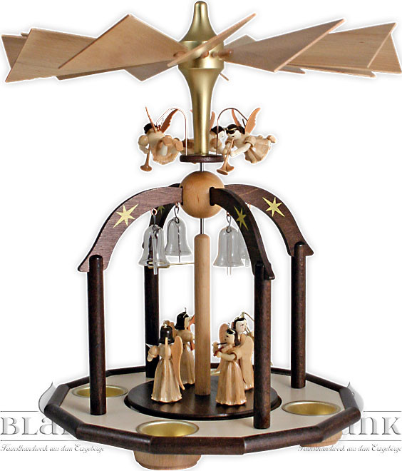 Glöckchenpyramide mit Faltenlangrockengel, für Teelicht Glöckchenpyramide mit Faltenlangrockengel, für Teelicht
