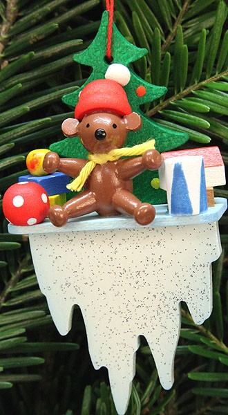 Baumbehang Teddy auf Eiszapfen