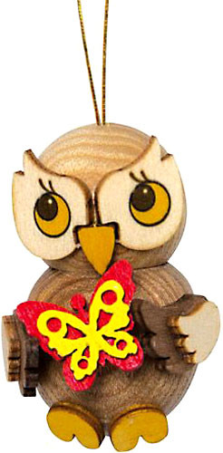 Baumbehang Eulenkind mit Schmetterling