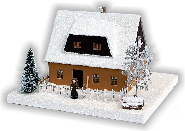 Erzgebirgshaus in ocker Erzgebirgshaus in ocker