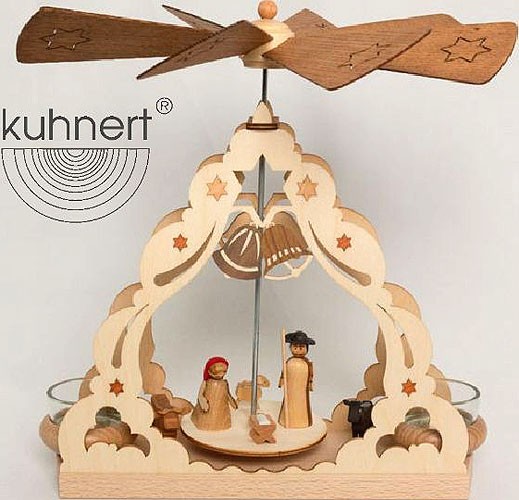 Teelichtpyramide mit Krippe Teelichtpyramide mit Krippe