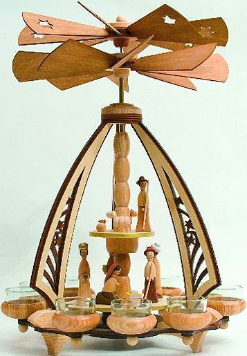 Doppelpyramide Bogen mit Weihnachtskrippe Doppelpyramide Bogen mit Weihnachtskrippe