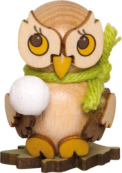 Eulenkind mit Schneekugel