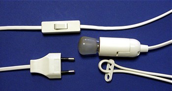 Kabel mit Stecker, Schalter, Fassung und Glühlampe Kabel mit Stecker, Schalter, Fassung und Glühlampe
