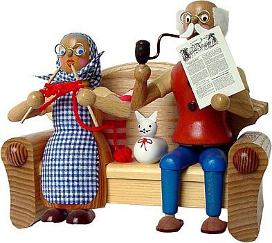 Räuchermann Oma und Opa auf dem Sofa Räuchermann Oma und Opa auf dem Sofa