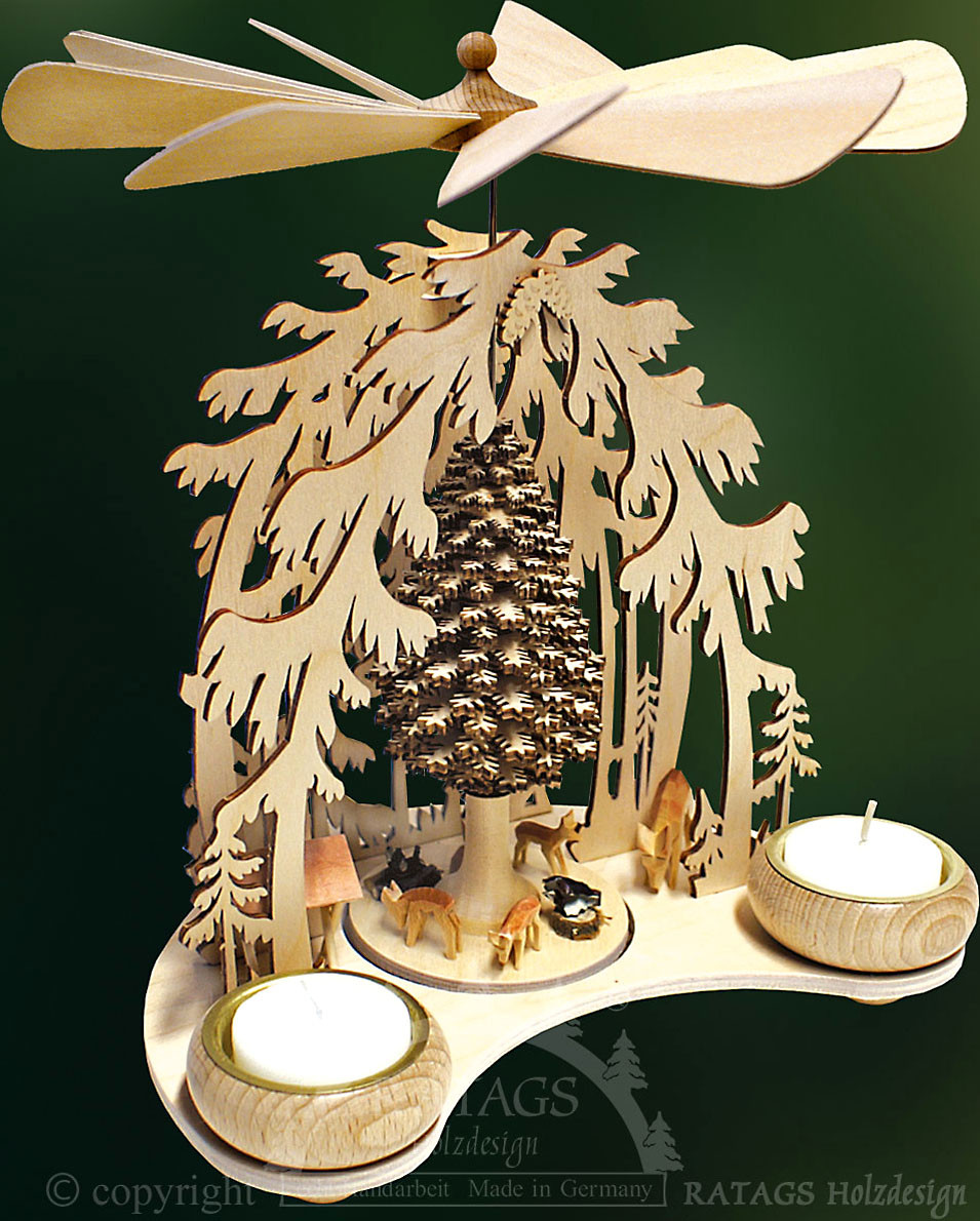 Pyramide Waldlichtung mit Rehe Pyramide Waldlichtung mit Rehe