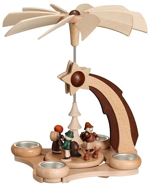 Pyramide Sternschnuppe mit Waldfiguren für 4 Teelichter Pyramide Sternschnuppe mit Waldfiguren für 4 Teelichter