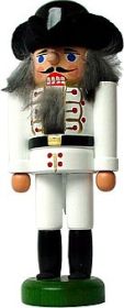 Korporal in weißer Uniform