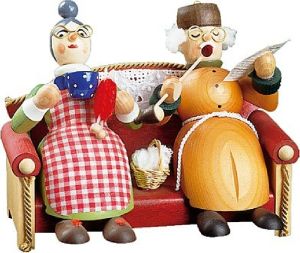 Räuchermännchen Oma und Opa auf Sofa Räuchermännchen Oma und Opa auf Sofa