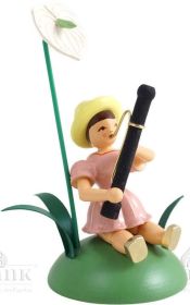 Blumenkind mit Anthurie und Fagott, sitzend, farbig