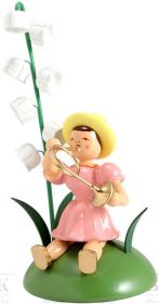 Blumenkind mit Maiglöckchen und Waldhorn, sitzend, farbig