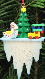 Baumbehang Baum mit Spielzeug auf Eiszapfen Baumbehang Baum mit Spielzeug auf Eiszapfen