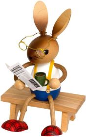 Hase mit Kaffee und Zeitung