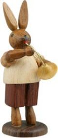 Hasenmusikant mit Waldhorn / natur