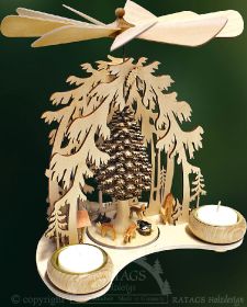 Pyramide Waldlichtung mit Rehe Pyramide Waldlichtung mit Rehe