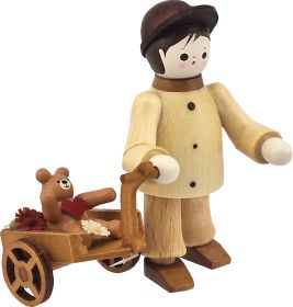 Mein kleiner Freund - Junge mit Teddy im Wagen
