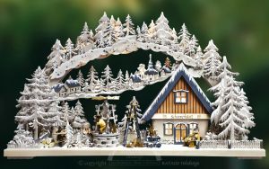 3D-Schwibbogen Schauwerkstatt, farbig grau, Raureif, groß 3D-Schwibbogen Schauwerkstatt, farbig grau, Raureif, groß