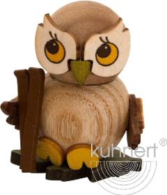 Eulenkind stehen mit Ski