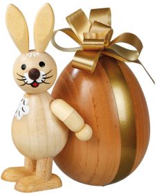 Osterhase mit Riesenosterei