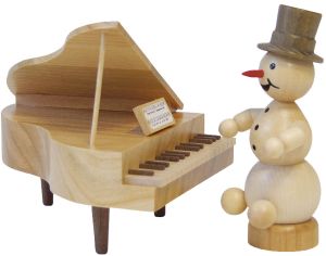 Schneemannmusikant am Flügel