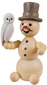 Schneemann mit Schneeeule