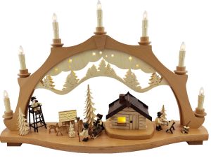 Lichterbogen Waldhaus mit gedrechselten Figuren Lichterbogen Waldhaus mit gedrechselten Figuren