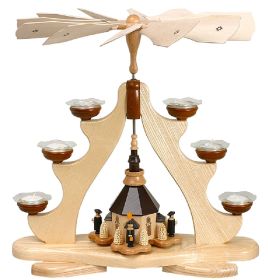 Pyramide mit großer Seiffener Kirche, Kurrende und Bäumchen Pyramide mit großer Seiffener Kirche, Kurrende und Bäumchen